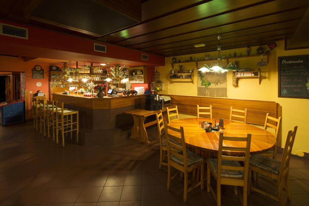 Pension & Restaurace Zeleny Mlyn Жаклерж Экстерьер фото